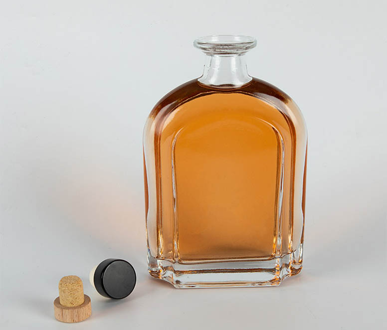 750ml Flat High Flint Glass Liquor Bottle with Cork Stopper