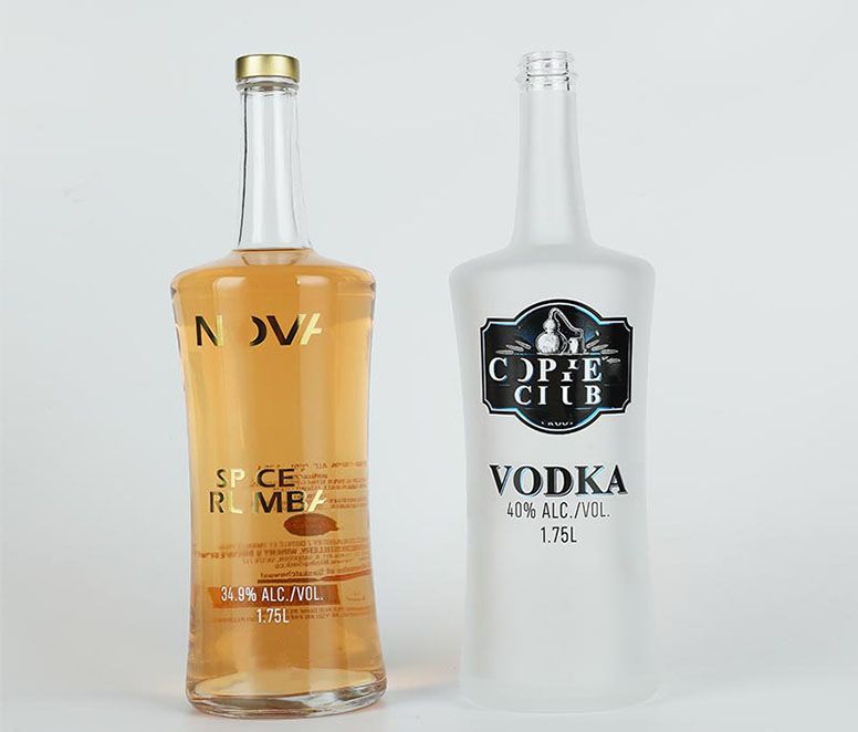 Custom Logo Corked 1.75L Large Clear Frost Glass Vodka Bottle