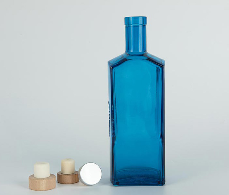 OEM ODM 750ml Blue Square Glass Whisky Bottle with Cork