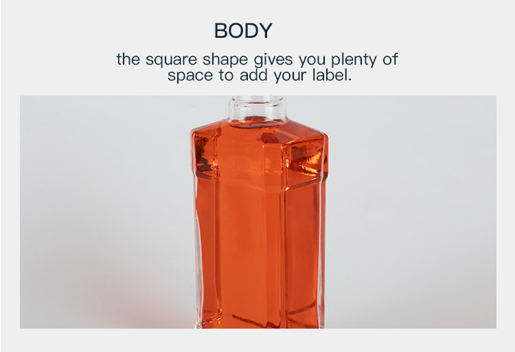700ml Square Clear Glass Alcohol Bottle with Screw Cap