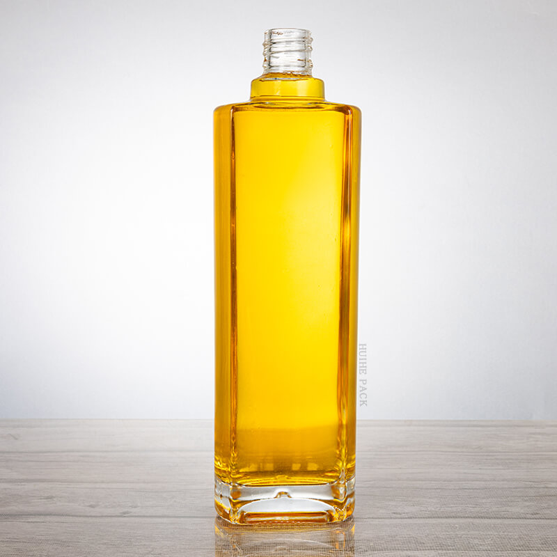 700ml Transparent Rectangular Glass Alcohol Spirit Bottle with Screw Cap