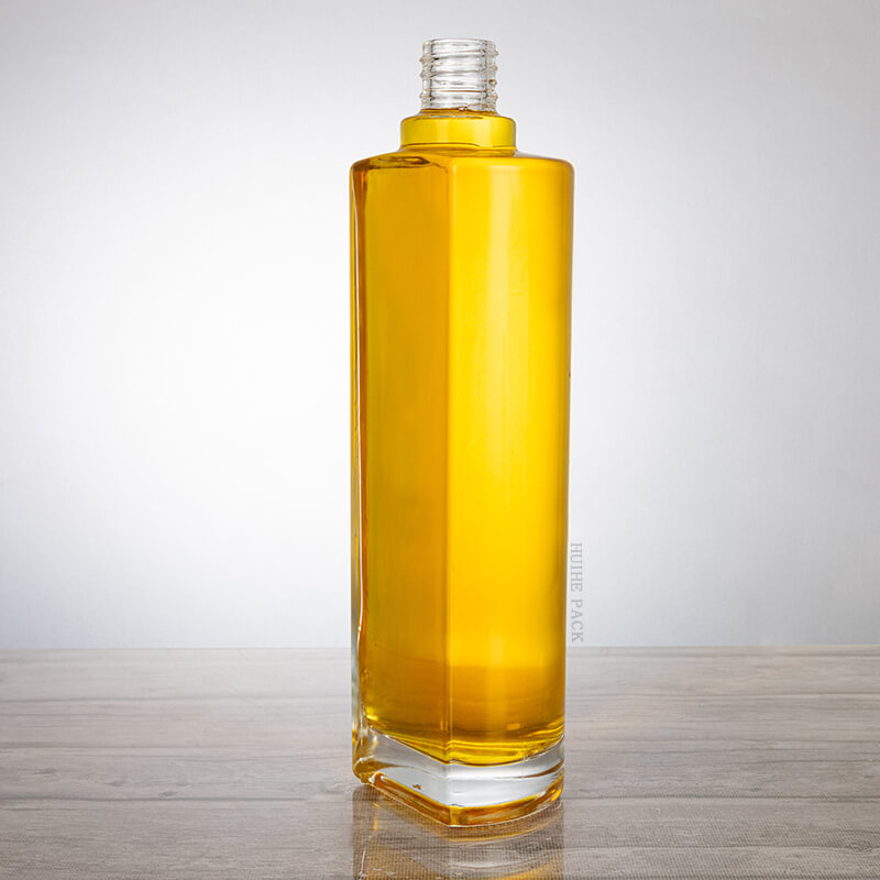 700ml Transparent Rectangular Glass Alcohol Spirit Bottle with Screw Cap