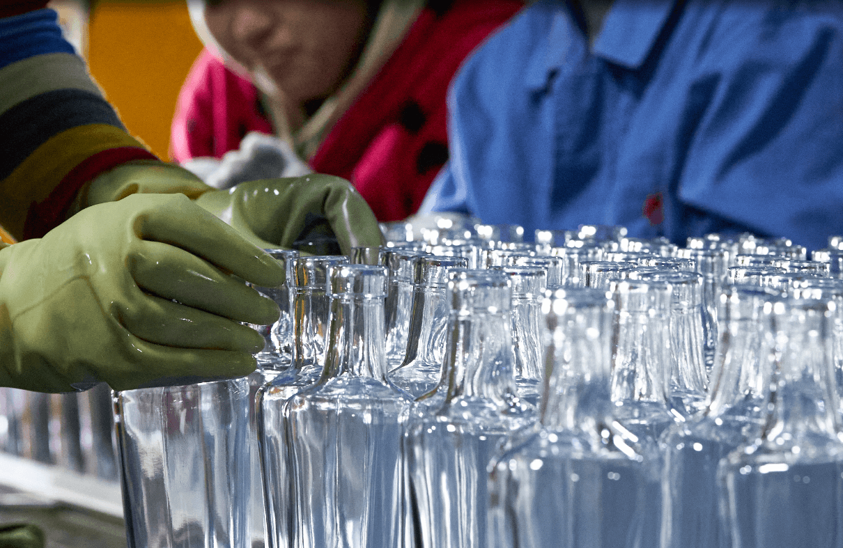 What are the innovations in glass bottle manufacturing technology and how are they impacting production efficiency?